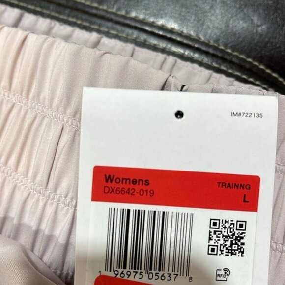 Nike Women's One Dri-FIT Ultra High-Waisted 3" Brief-Lined Shorts - Picture 7 of 13